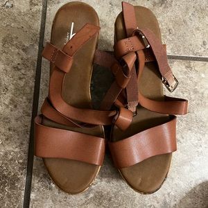 These shoes were bought at a Bakers in Puerto Rico. They were never used.